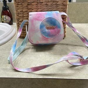 Instax mini 9 camera color is blue and comes with a case (no film added)